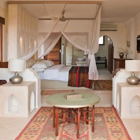 Swahili Villa Coco 2Br Apartment 700M To Beach Момбаса Экстерьер фото
