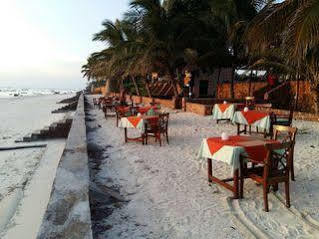 Swahili Villa Coco 2Br Apartment 700M To Beach Момбаса Экстерьер фото