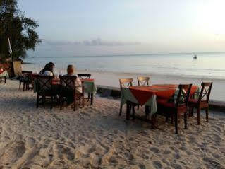 Swahili Villa Coco 2Br Apartment 700M To Beach Момбаса Экстерьер фото