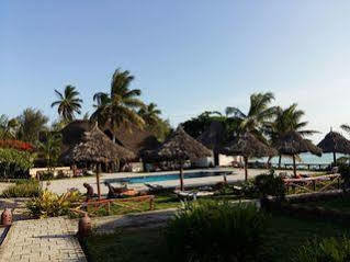 Swahili Villa Coco 2Br Apartment 700M To Beach Момбаса Экстерьер фото