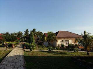 Swahili Villa Coco 2Br Apartment 700M To Beach Момбаса Экстерьер фото